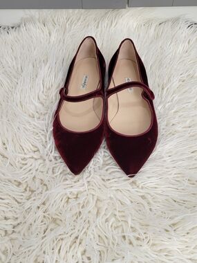 Mia Moltrasio  Womens Burgundy Velvet Flats
